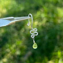 Load image into Gallery viewer, Dangly Single Serpent Pierceless Lip Cuff 𓆙