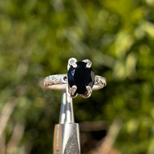 Load image into Gallery viewer, Onyx Orna Ring Sz. 9 ✵