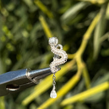 Load image into Gallery viewer, Dangly Vipera Pierceless Nose Cuff 𓆙