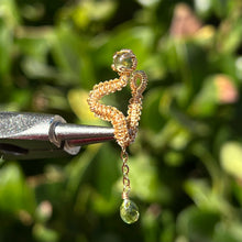 Load image into Gallery viewer, Dangly Vipera Pierceless Nose Cuff 𓆙