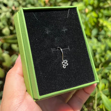 Load image into Gallery viewer, Single Serpent Pierceless Lip Cuff ๐