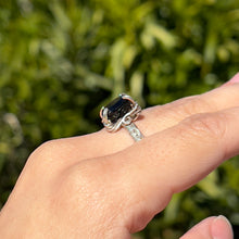 Load image into Gallery viewer, Onyx Orna Ring Sz. 9 ✵