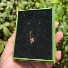 Load image into Gallery viewer, Single Serpent Pierceless Lip Cuff ๐