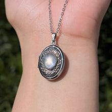 Load image into Gallery viewer, Locket in Rose Quartz ✵