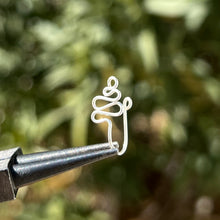 Load image into Gallery viewer, Single Serpent Pierceless Nose Cuff 𓆙