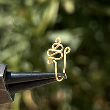 Load image into Gallery viewer, Single Serpent Pierceless Nose Cuff 𓆙