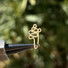 Load image into Gallery viewer, Single Serpent Pierceless Nose Cuff 𓆙