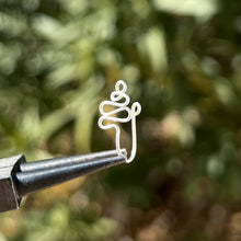 Load image into Gallery viewer, Single Serpent Pierceless Nose Cuff 𓆙