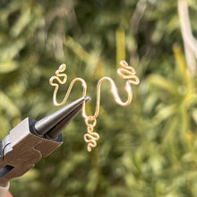 Load image into Gallery viewer, Triple Serpent Pierceless Nose Cuff ๐