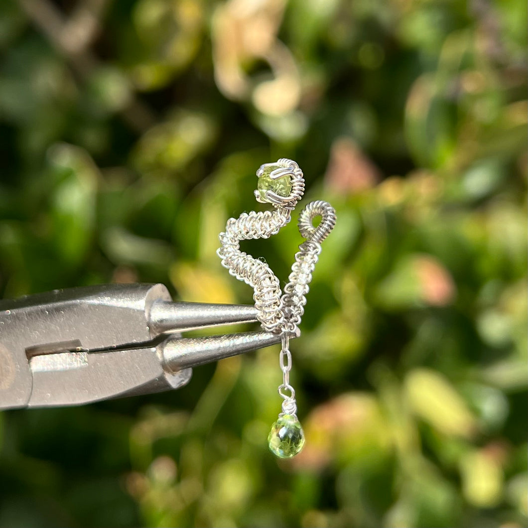 Dangly Vipera Pierceless Nose Cuff in Peridot + .925 Sterling Silver 𓆙 Ready to Ship 𓆙