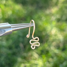 Load image into Gallery viewer, Single Serpent Pierceless Lip Cuff 𓆙
