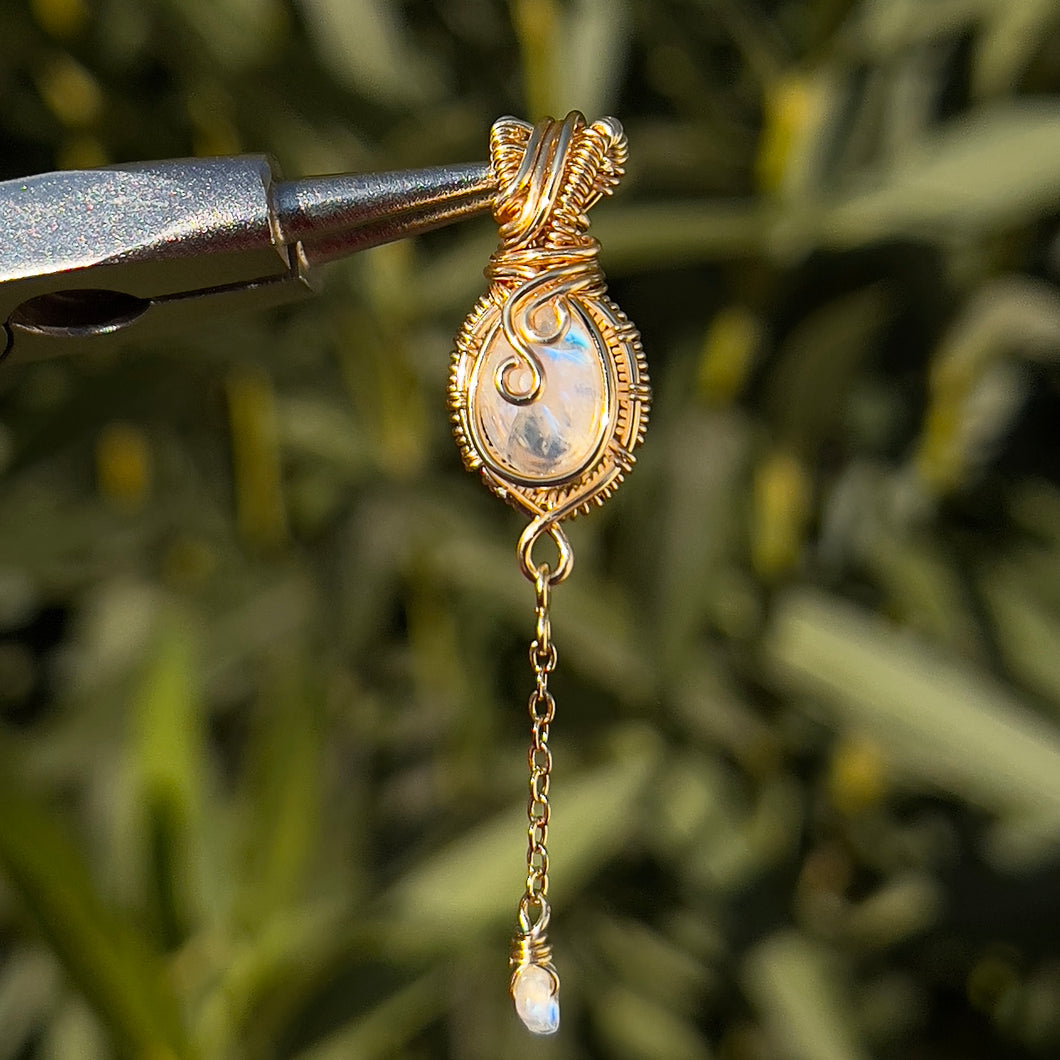 Avatea in Rainbow Moonstone ✵ Mini Pendant ✵