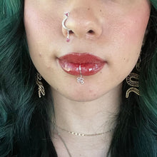 Load image into Gallery viewer, Single Serpent Pierceless Lip Cuff 𓆙
