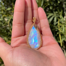 Load image into Gallery viewer, Hera ✵ Pendant ♡
