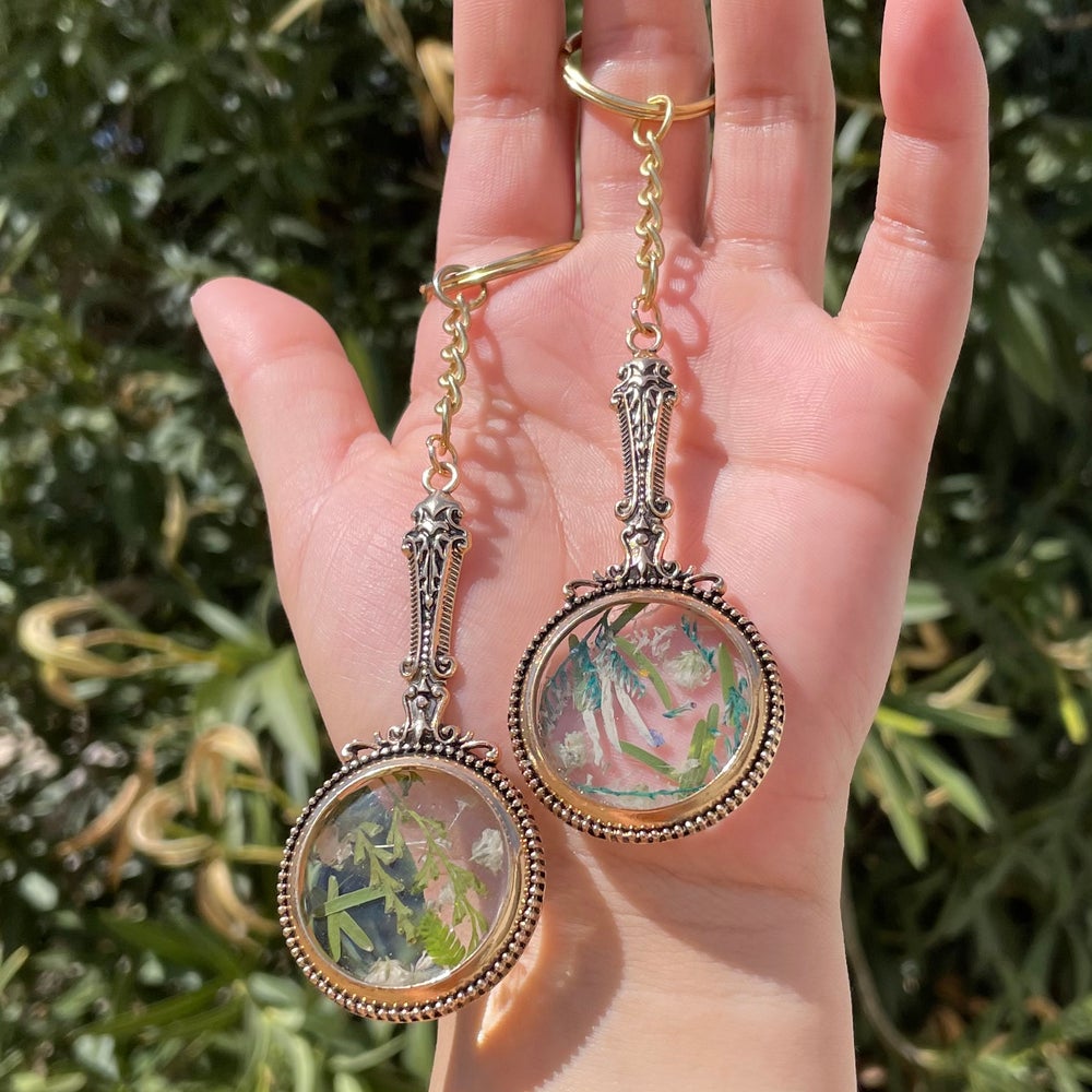 Foliage Filled Magnifying Keychains ♡