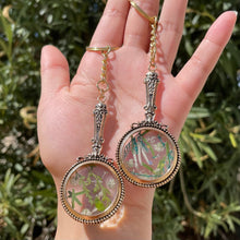 Load image into Gallery viewer, Foliage Filled Magnifying Keychains ♡
