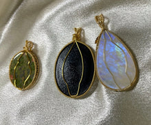 Load image into Gallery viewer, Hera ✵ Pendant ♡
